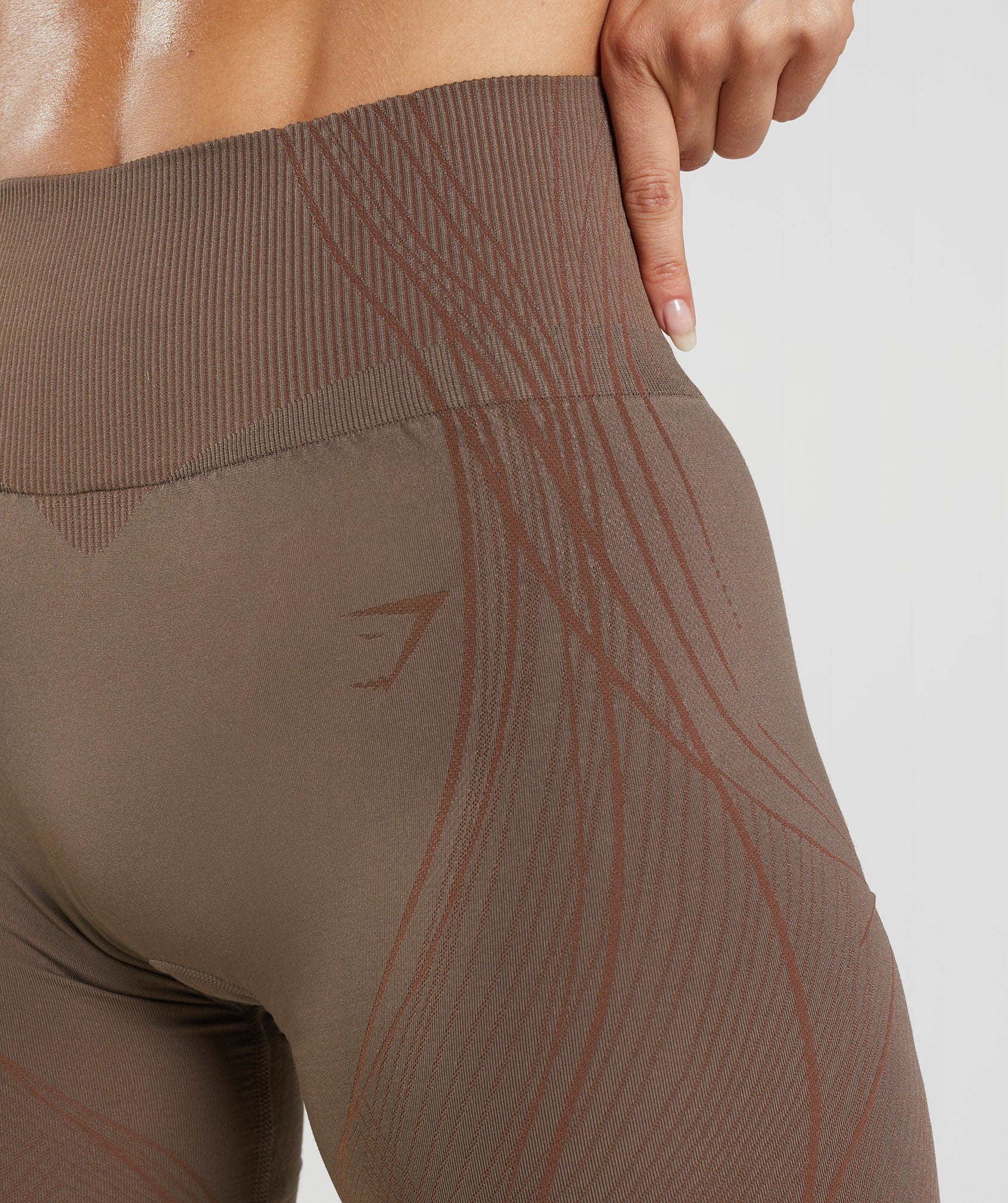 Apex Seamless Shorts in Truffle Brown/Cherry Brown - view 5