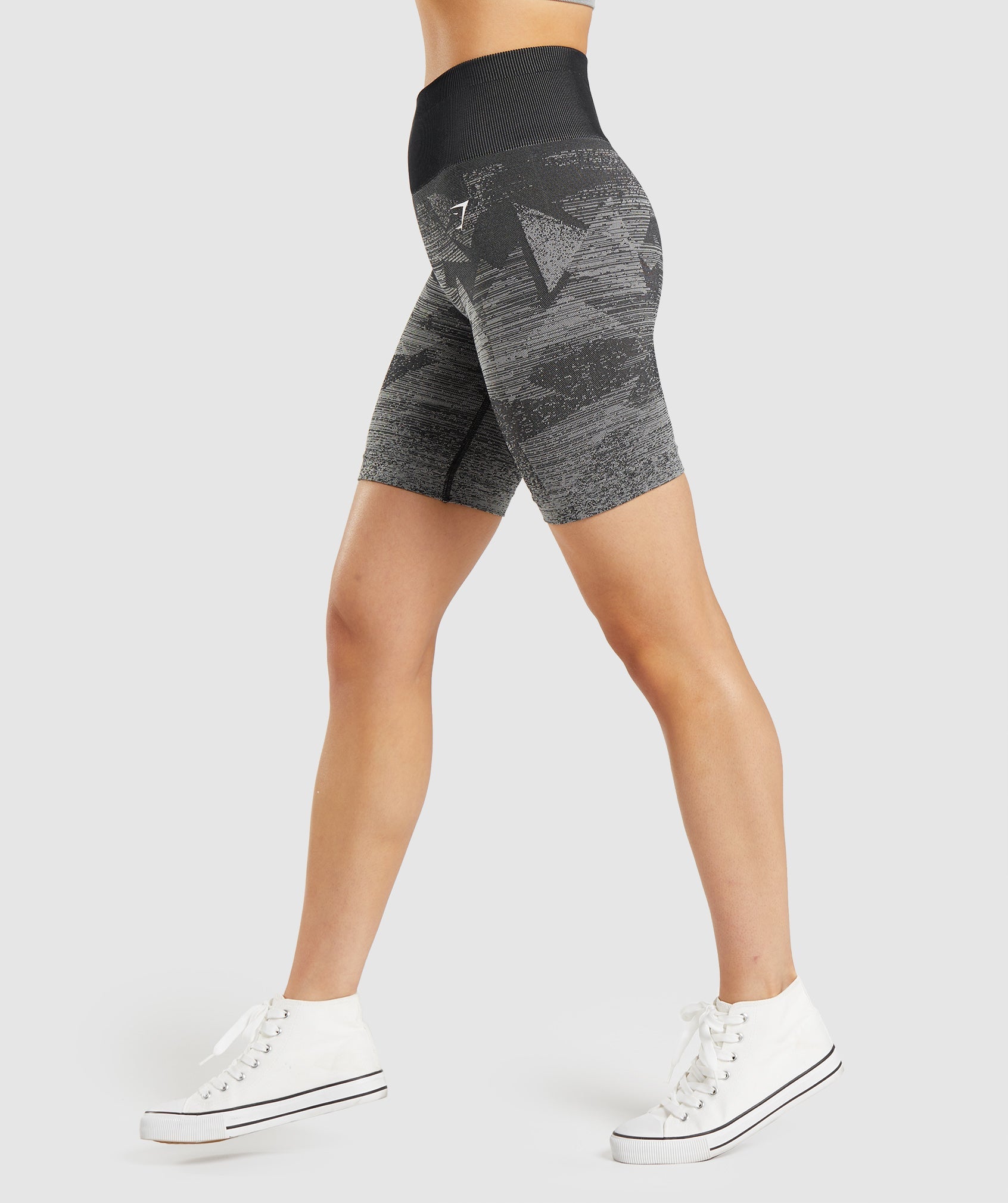 Adapt Ombre Seamless Shorts in Triangle | Black - view 3