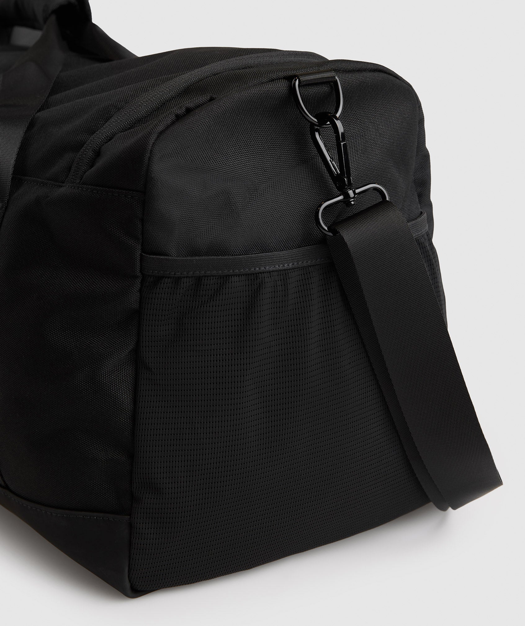 Medium Everyday Holdall in Black - view 3