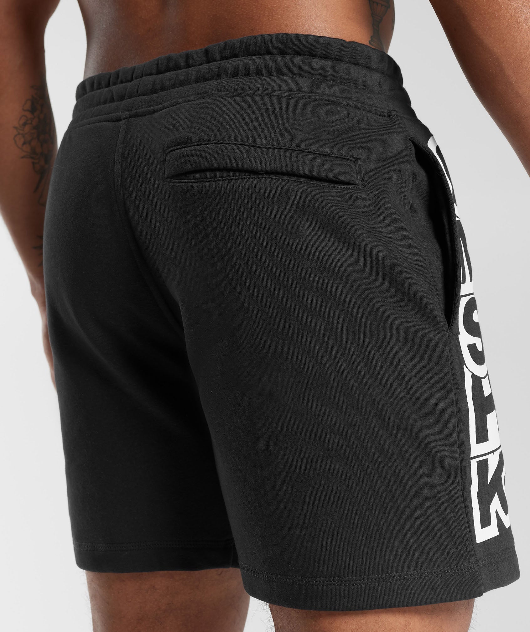 GMSHK Shorts in Black - view 6