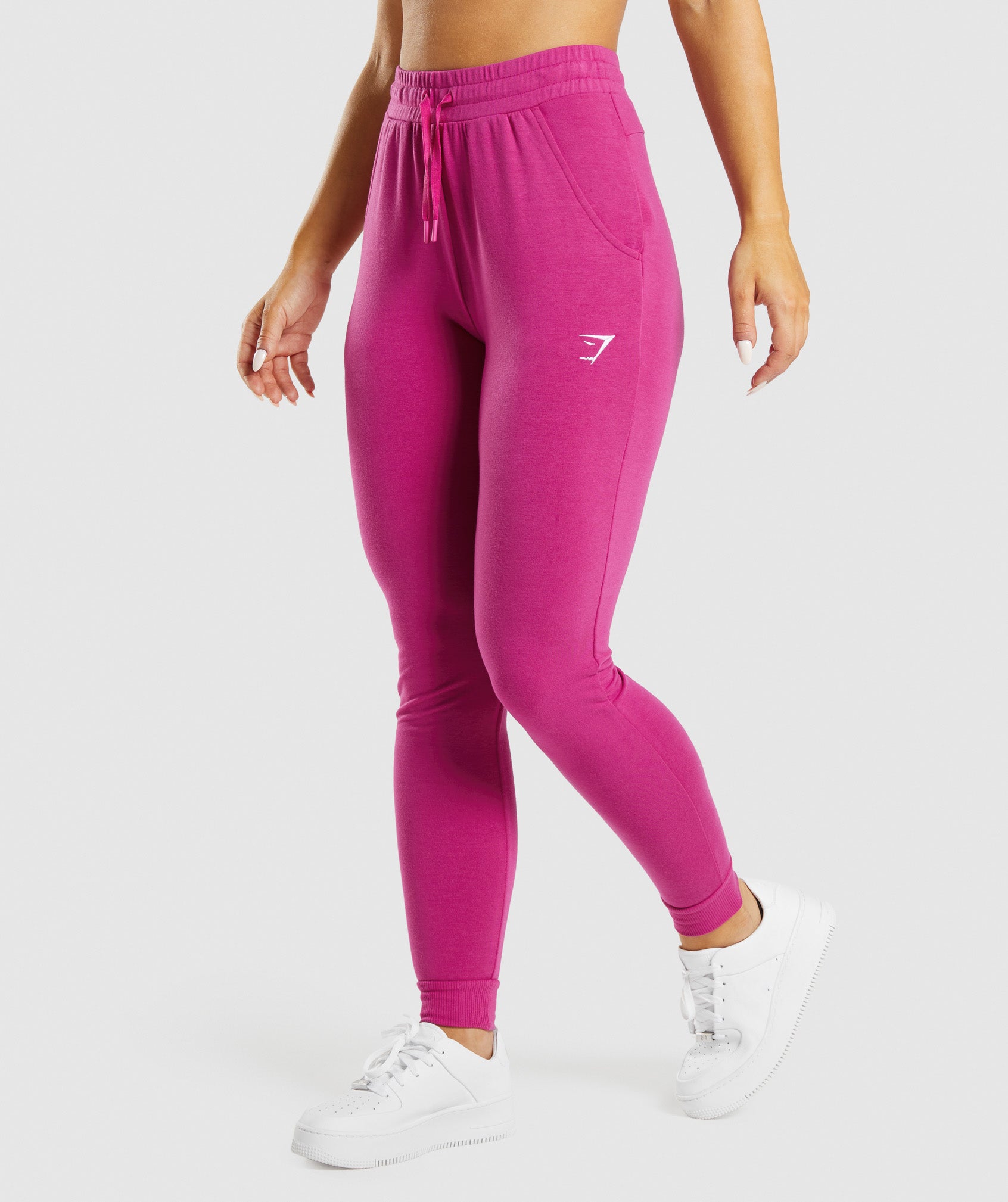 Training Pippa Joggers in Dragon Pink