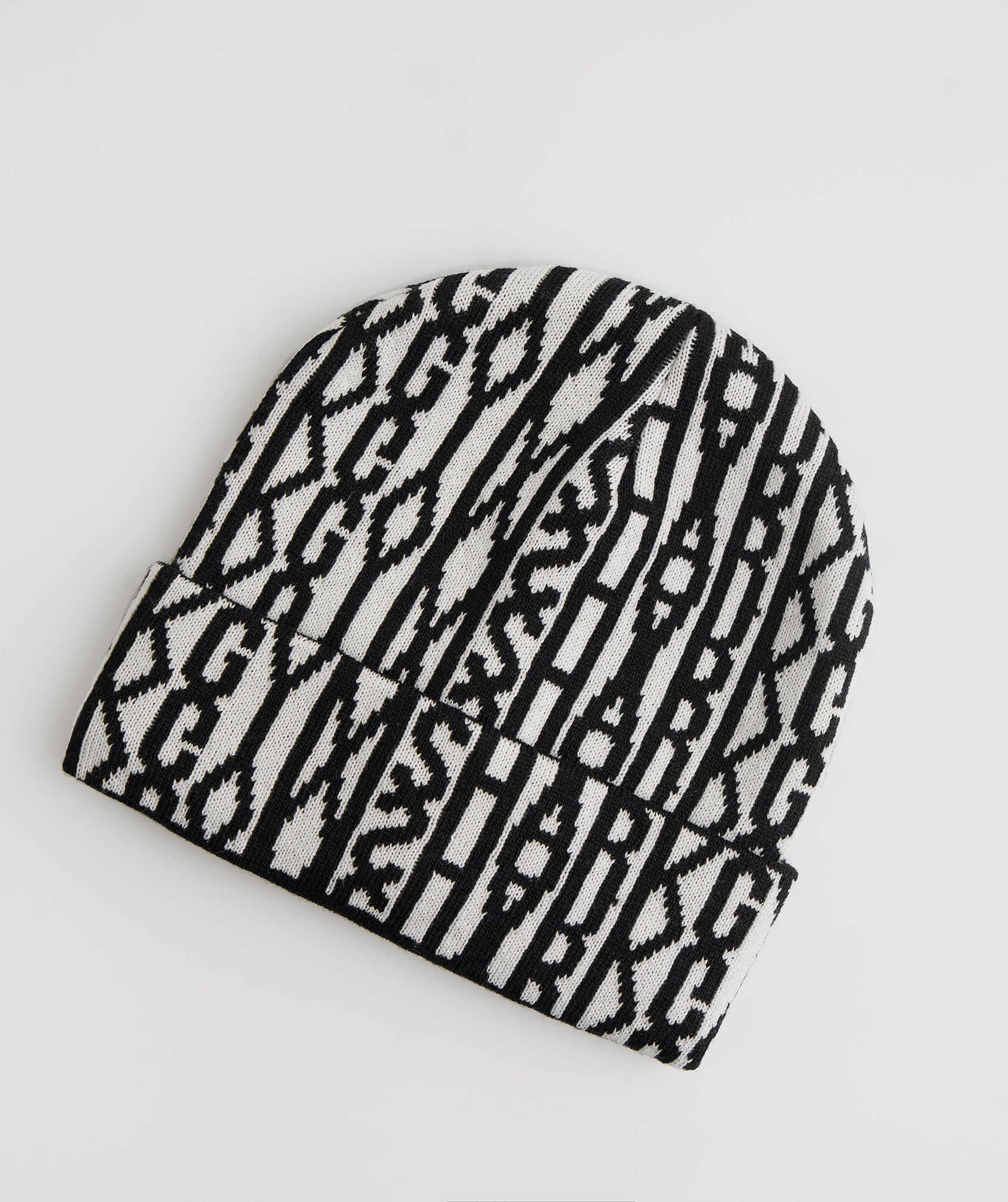 Gymshark Reversable Jacquard Beanie - Black/White | Gymshark