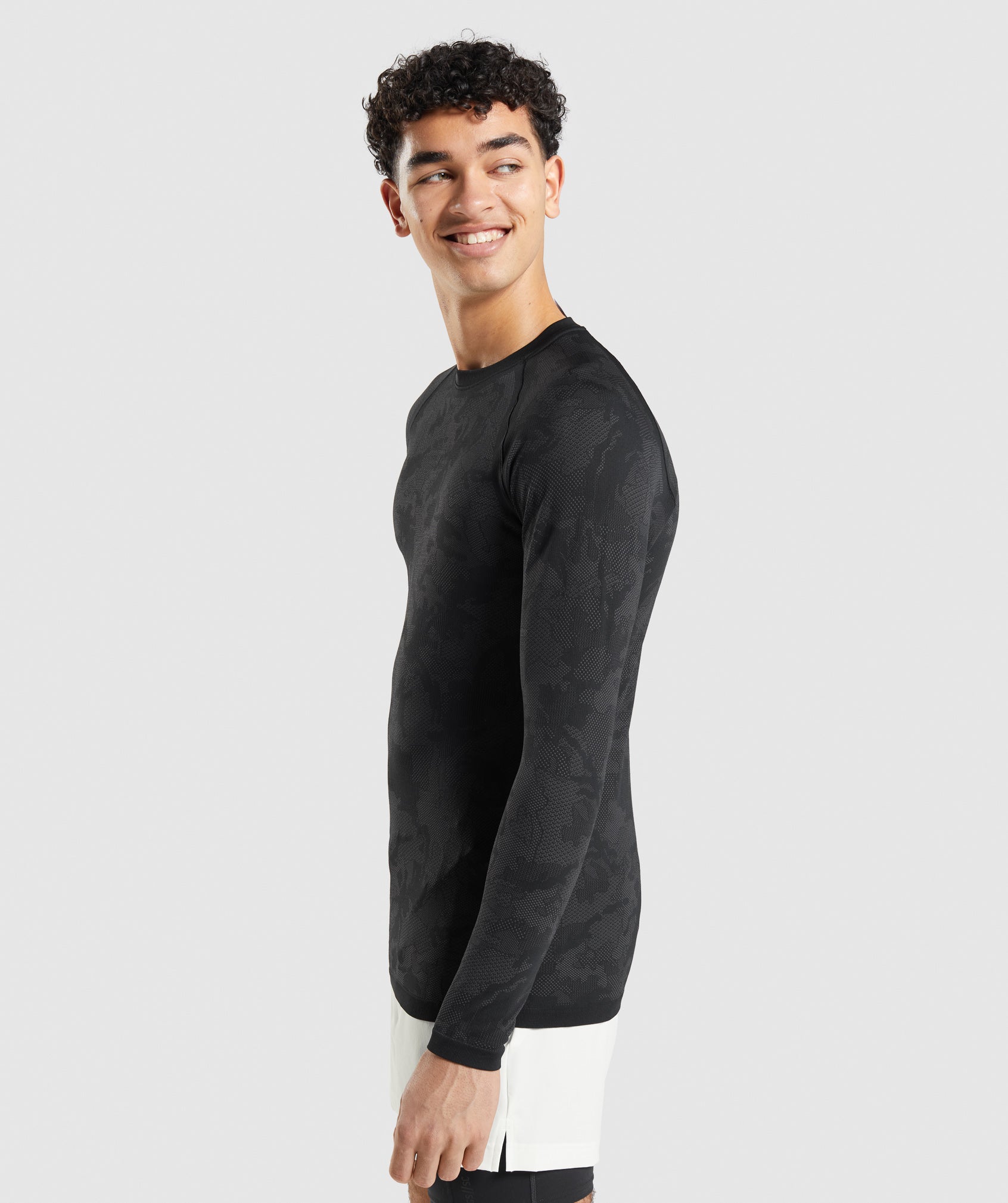 Gymshark//Steve Cook Long Sleeve Seamless T-Shirt in Black/Graphite Grey - view 5