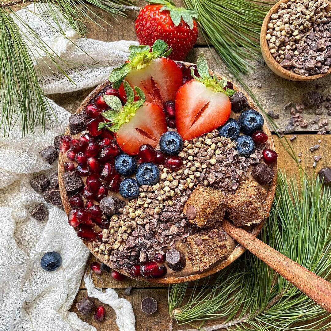 CHOCOLATE COCONUT PINEAPPLE SMOOTHIE BOWL – Love + Chew