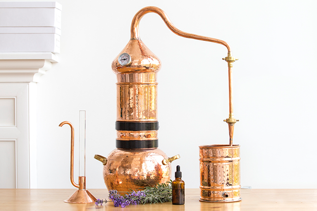 Classic copper distiller