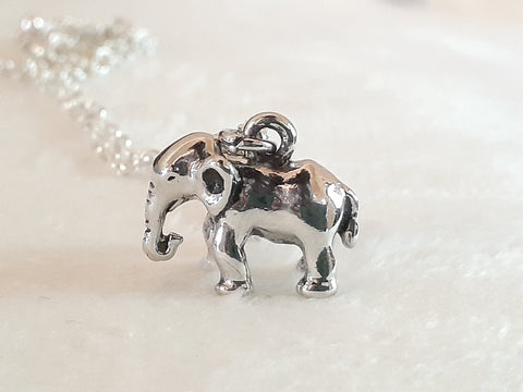 elefootprints-elephant-necklace-silver-closeup