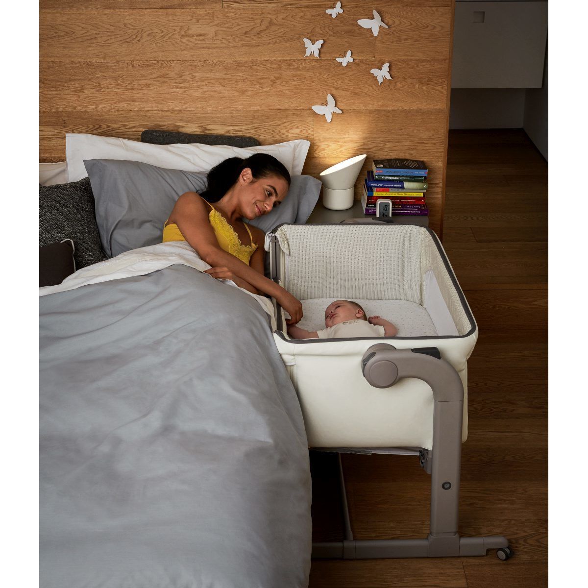 chicco side sleeping crib