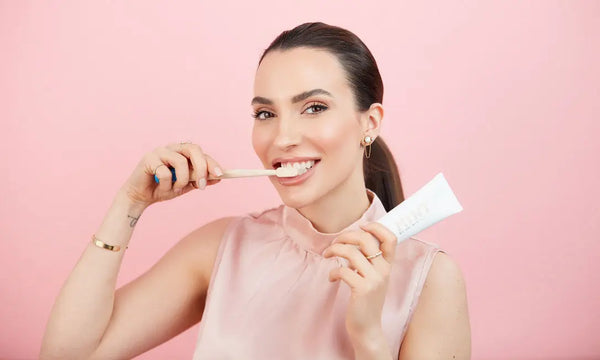 Zahnpasta mit Fluorid gegen Karies & Mundtrockenheit