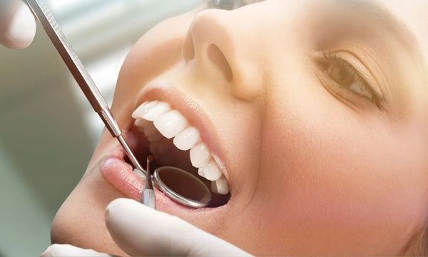 Zähne beim Zahnarzt aufhellen lassen