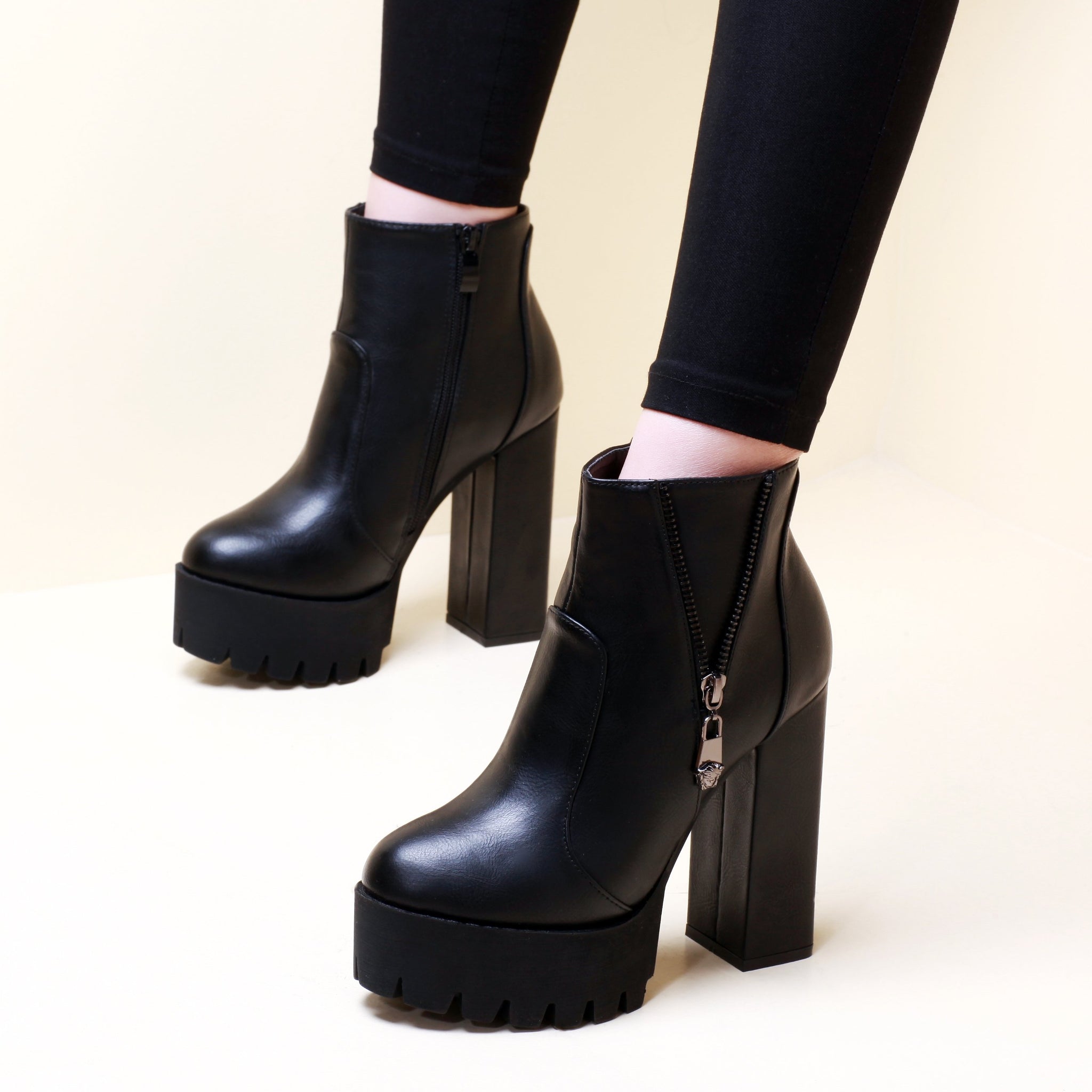 Hip Ankle Round Toe Square Chunky High 