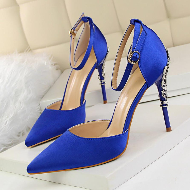 Hip Thin Metal High Heel Silk Carved Pumps