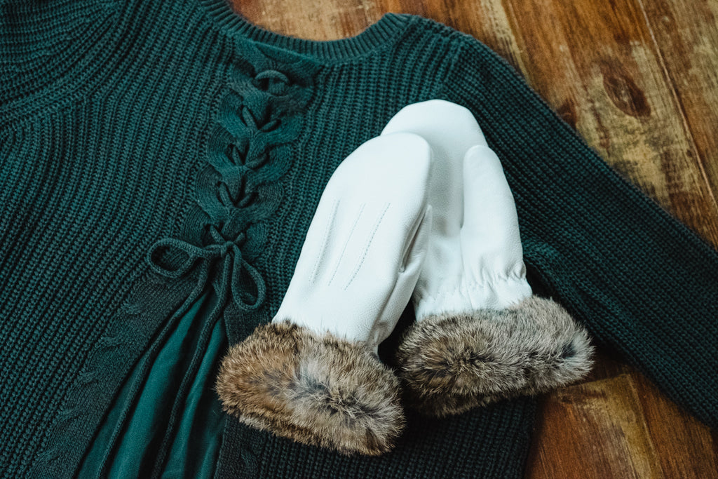 White leather mittens with Rabbit Fur collar