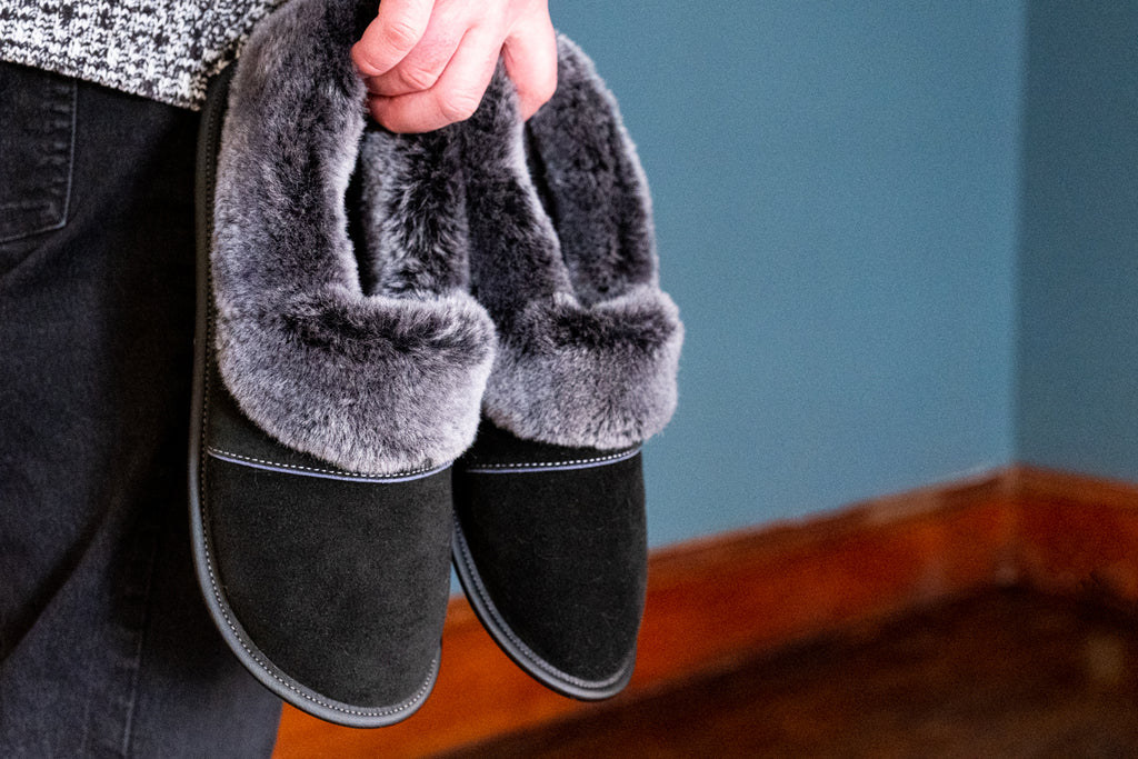 Thick Plush Sheepskin Garneau Slippers for Men &and Women