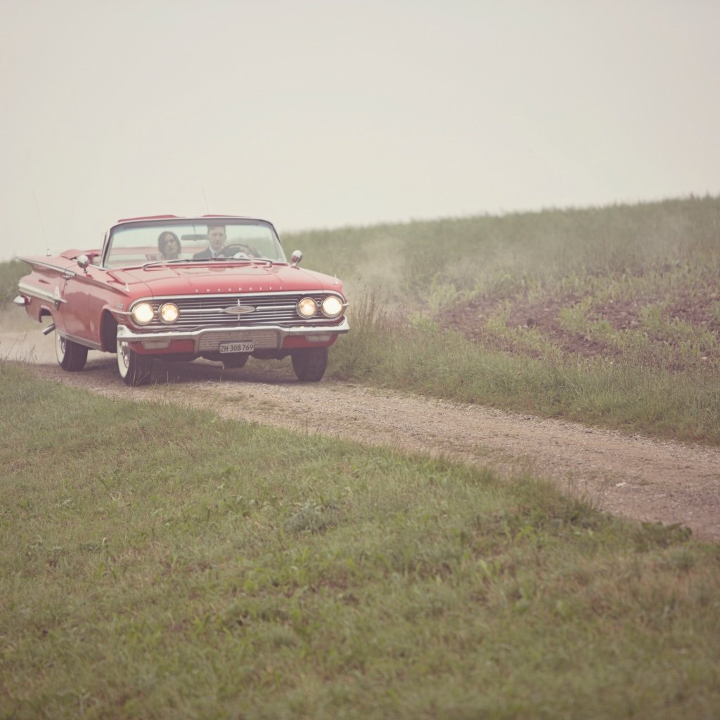 Mugon - Lookbook Red Car