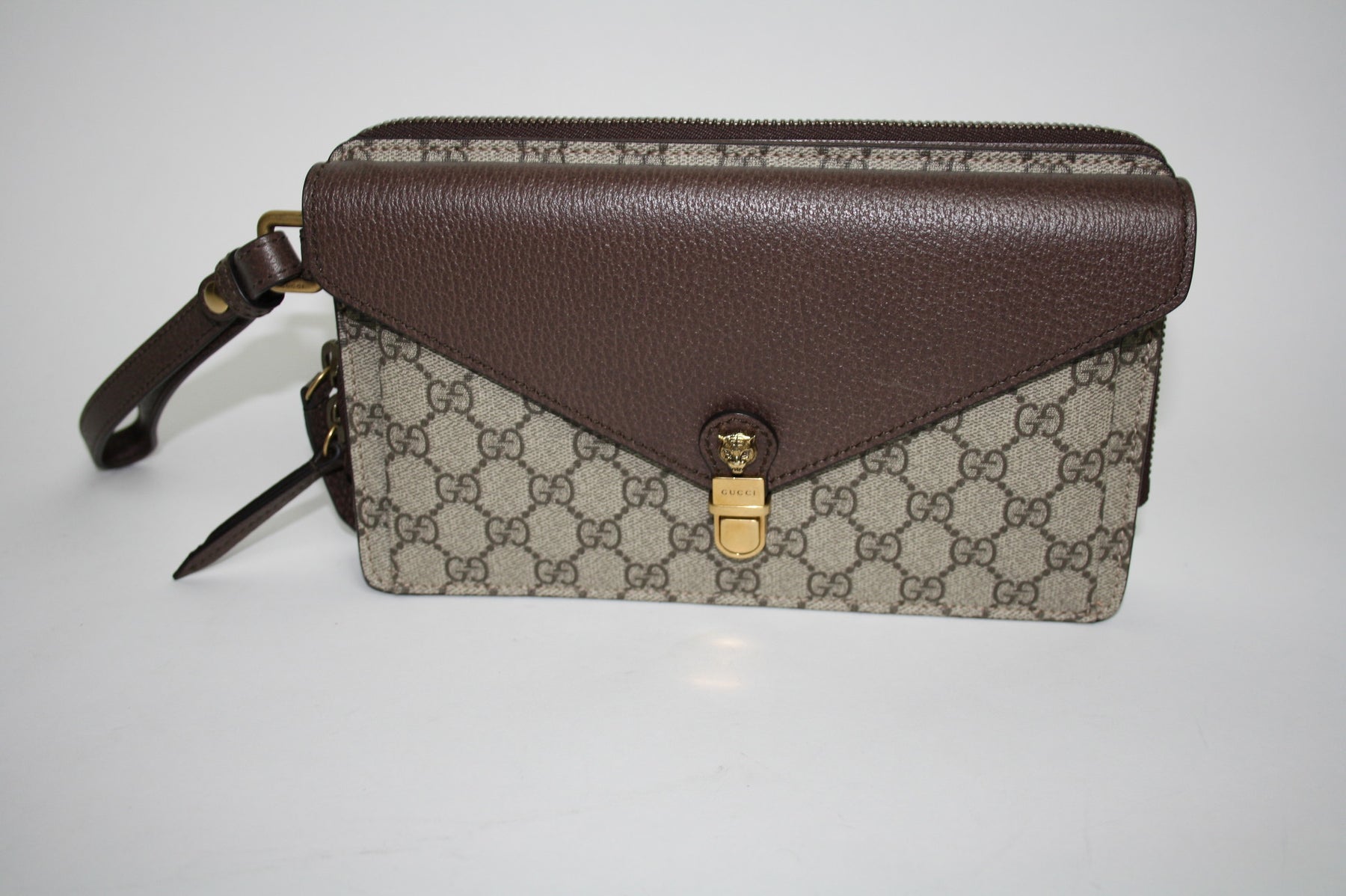 Gucci zip clutch bag | Iconics Preloved Luxury