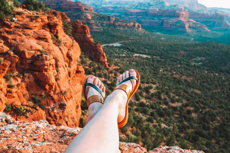 Groundz triples overlooking Sedona cliffs