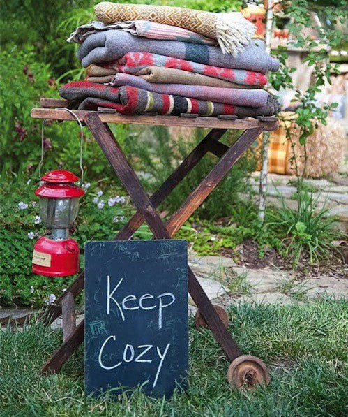Backyard Movie | The Junk Drunk | 7 Festive Fall Party Ideas | Kate Aspen