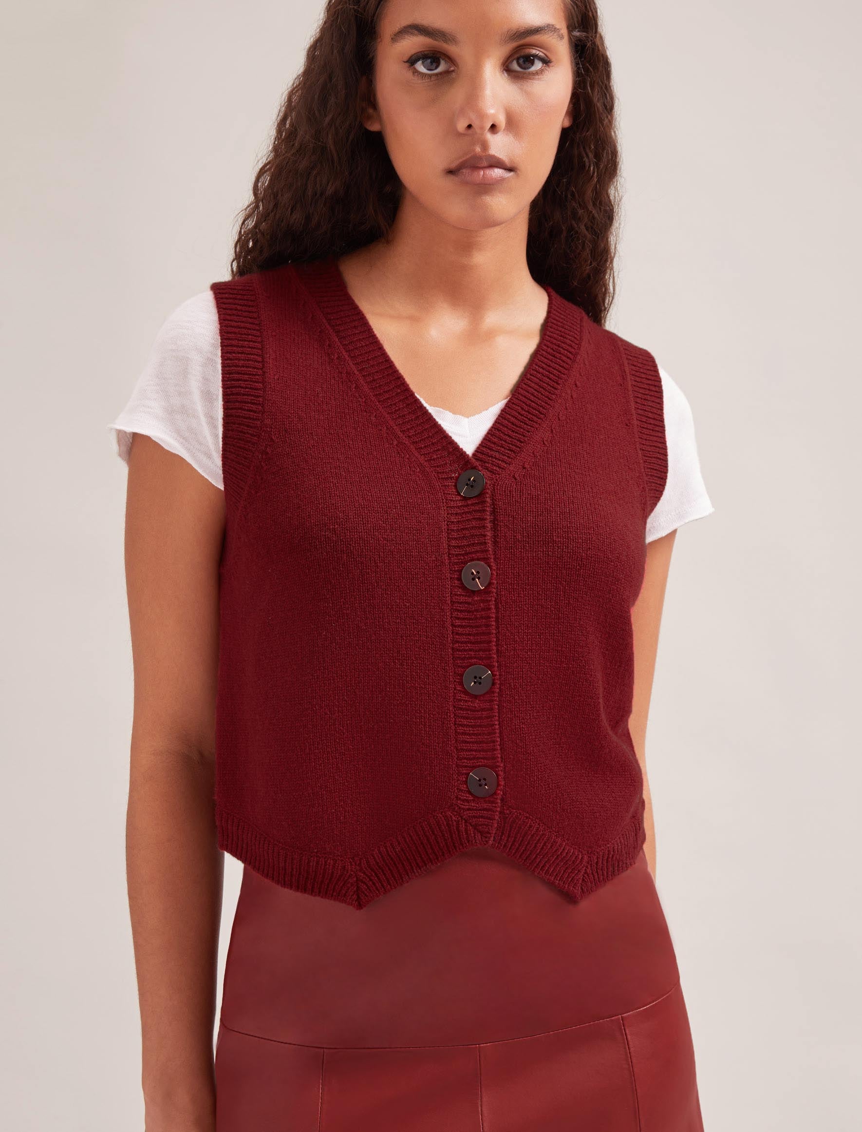 Cefinn Wesley Cashmere Blend V Neck Waistcoat - Dark Red