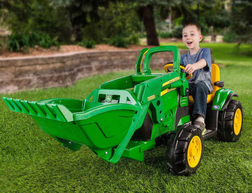 Маленький малыш трактор. Электромобиль трактор John Deere. Трактор Пег Перего. Пег Перего Джон Дир трактор. Пег Перего трактор электромобиль.