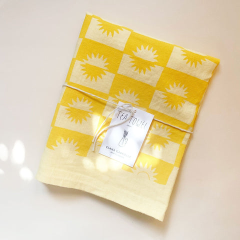 https://cdn.shopify.com/s/files/1/0100/9201/9797/products/SunriseTowel_Lemon2_large.jpg?v=1654791027