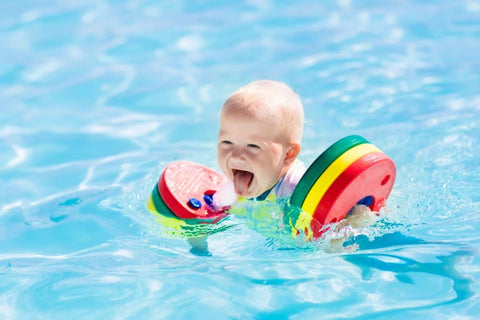 Kid playing in the swimming pool