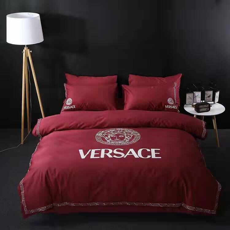 Fashionable Bedding Set