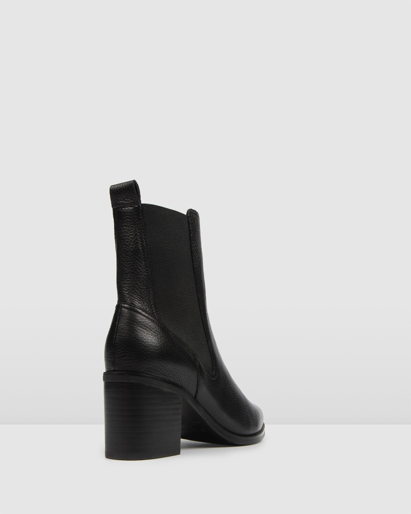 mid chelsea boots