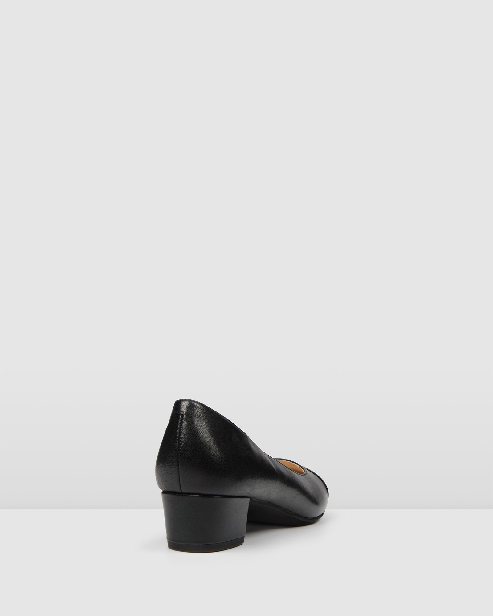 black patent leather pumps low heel