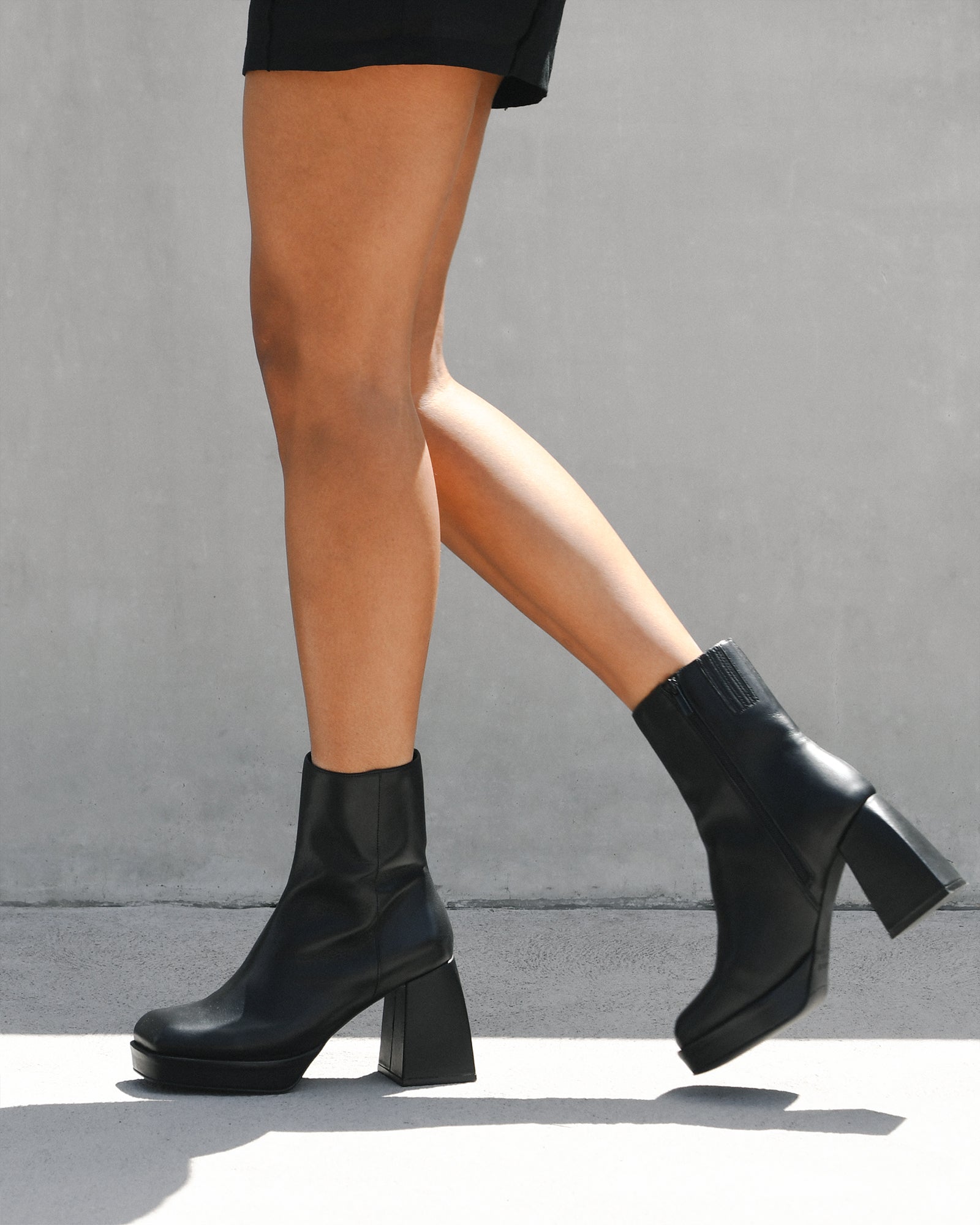 COMO FLAT ANKLE BOOTS BLACK LEATHER - Jo Mercer