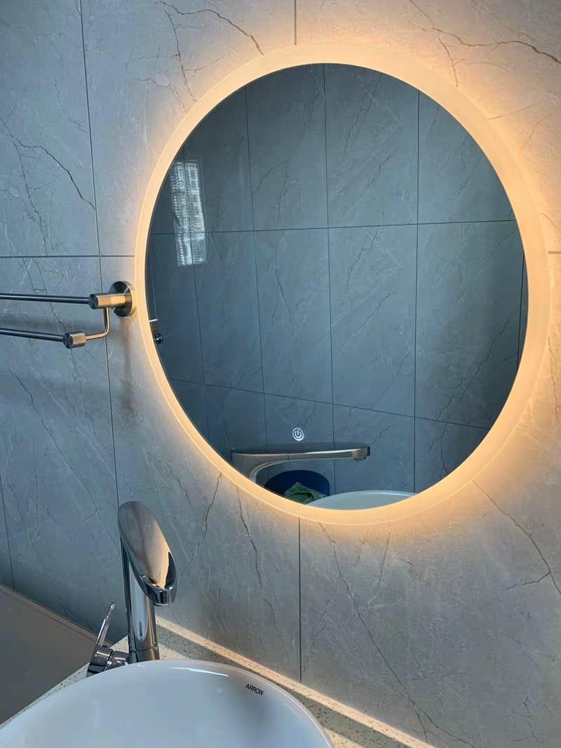 round lit mirror