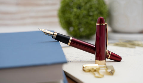 Meisterstück Gold-Coated Fountain Pen - Luxury Fountain pens – Montblanc® CO