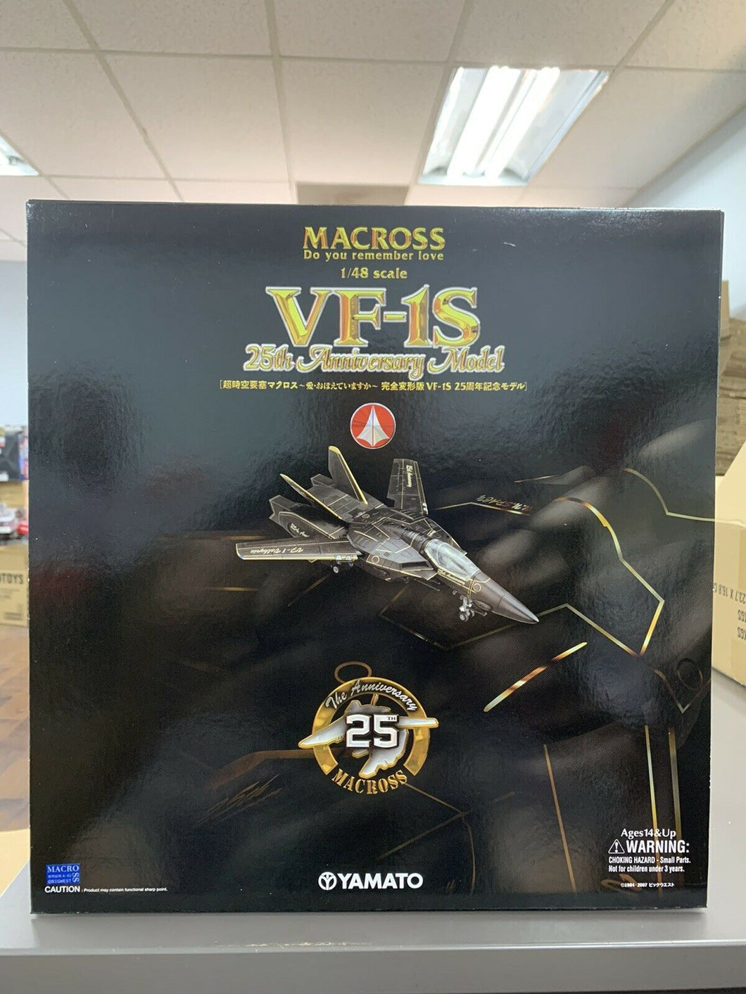 Macross 25th Anniversary Yamato 1/48 Scale Transformable VF1S