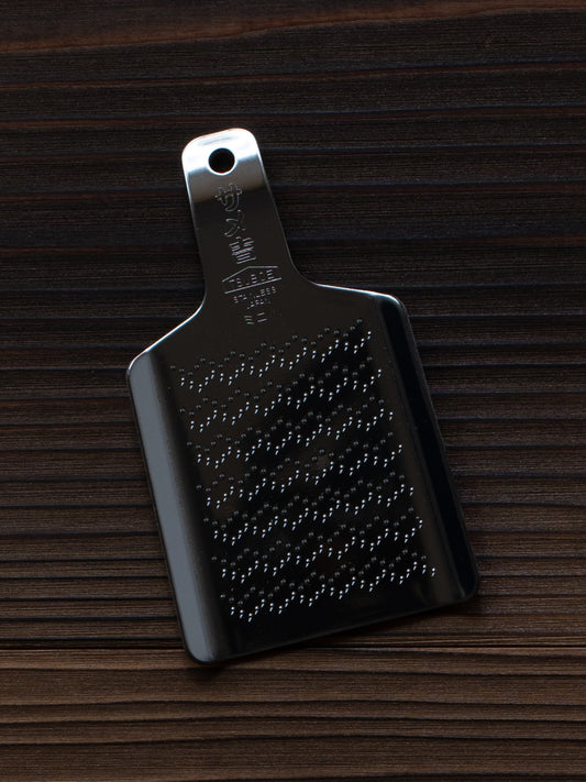 https://cdn.shopify.com/s/files/1/0102/0175/9810/products/mujo-store-stainless-steel-grater.jpg?v=1686621372&width=533