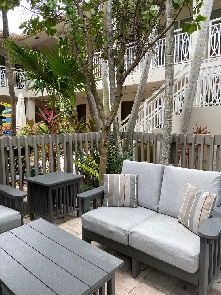 Crane's Beachhouse Outdoor Patio Seating