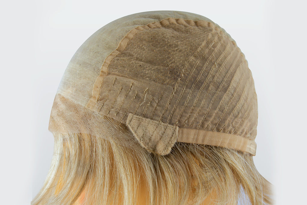 Bonnet Pour Perruques Montrée De L'intérieur - Sur Une Perruque Blonde - Vue Rapprochée