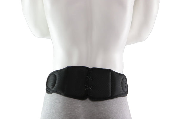 Ceinture Sacro Iliaque Mince Noire Coussinée Portée Par Un Homme Où On Voit Le Dos Complet