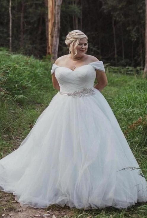 Featured image of post Off The Shoulder Wedding Dress Plus Size