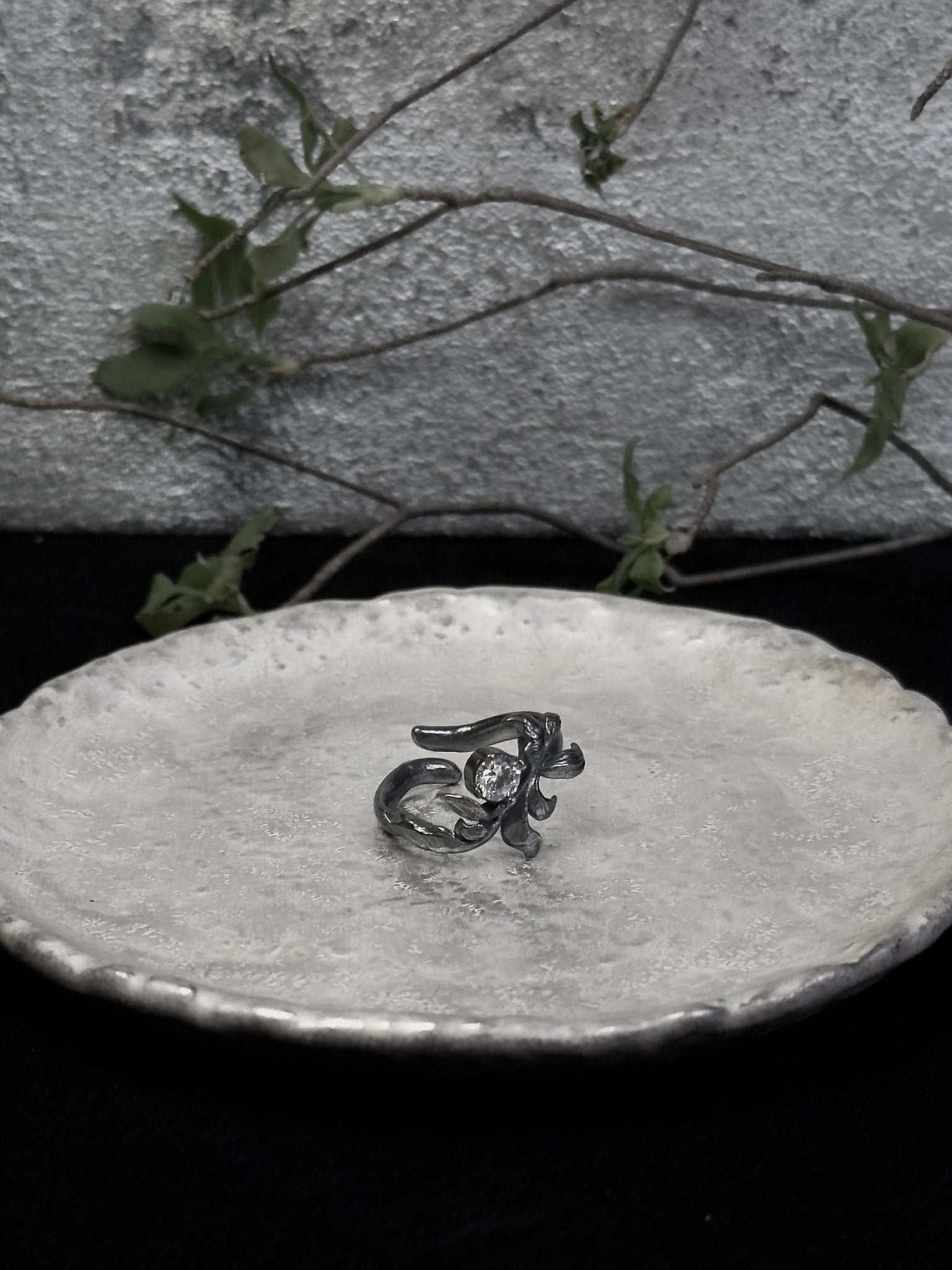 Black Silver Dew Leaf Ring