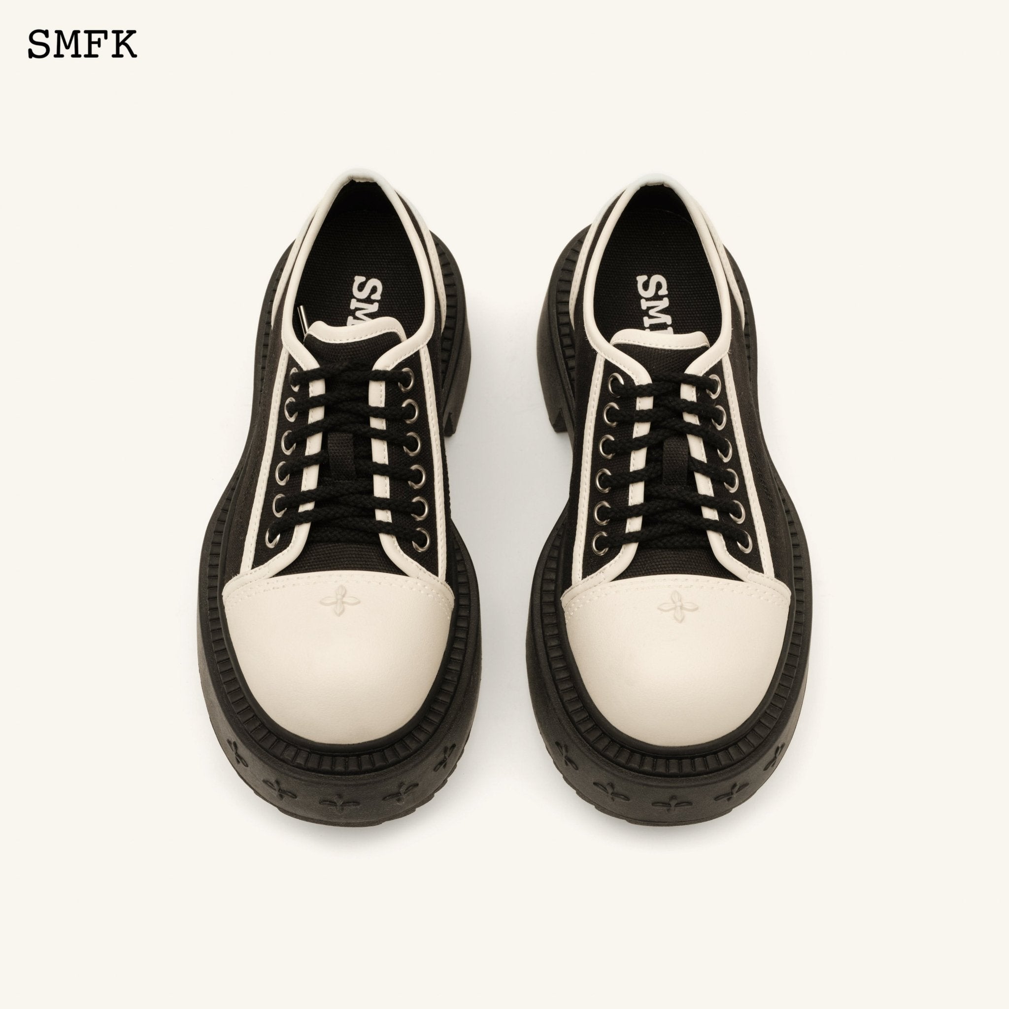 Compass Rider Low-Top Boots In Black And White