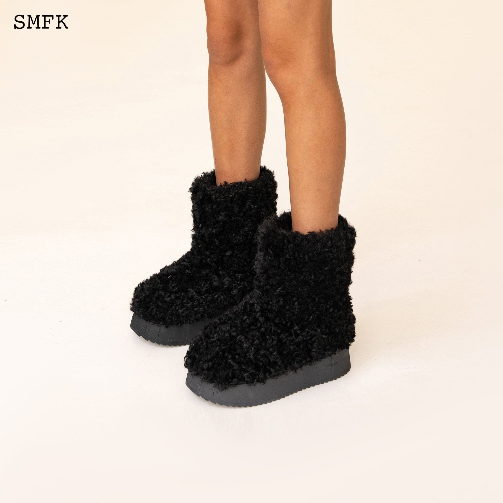 Compass Woolly Black Fluffy Boots