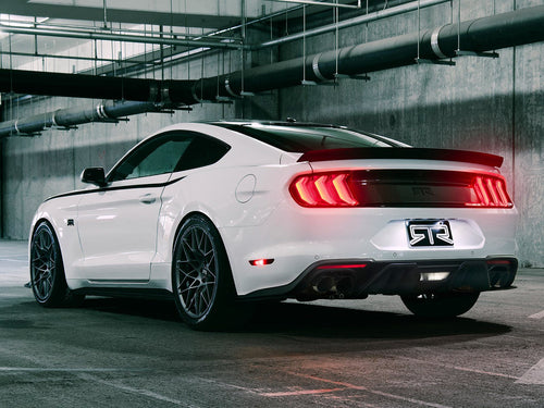 Oxford white Mustang RTR