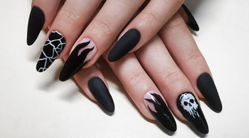 Halloween Nailart Black White