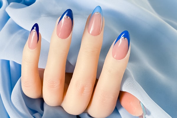 Blue French: Kreative French Maniküre in Blau – ND24 NailDesign