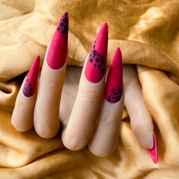Uñas de terciopelo: Diseño de uñas con un aspecto de terciopelo brillante -  ND24 NailDesign