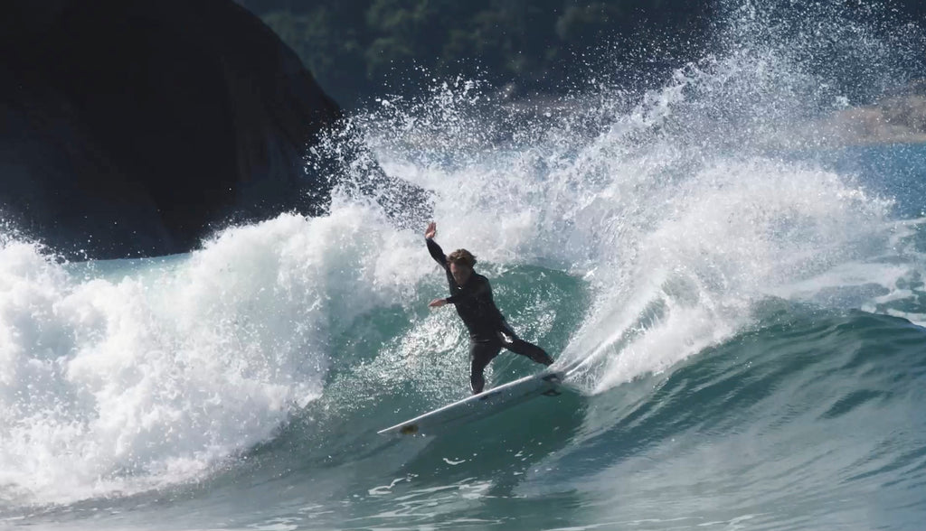 Jesse Mendes Surfing