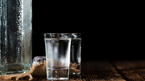 close up of two glasses of clear soft drink on a black background for what do you add to the water for cut flowers