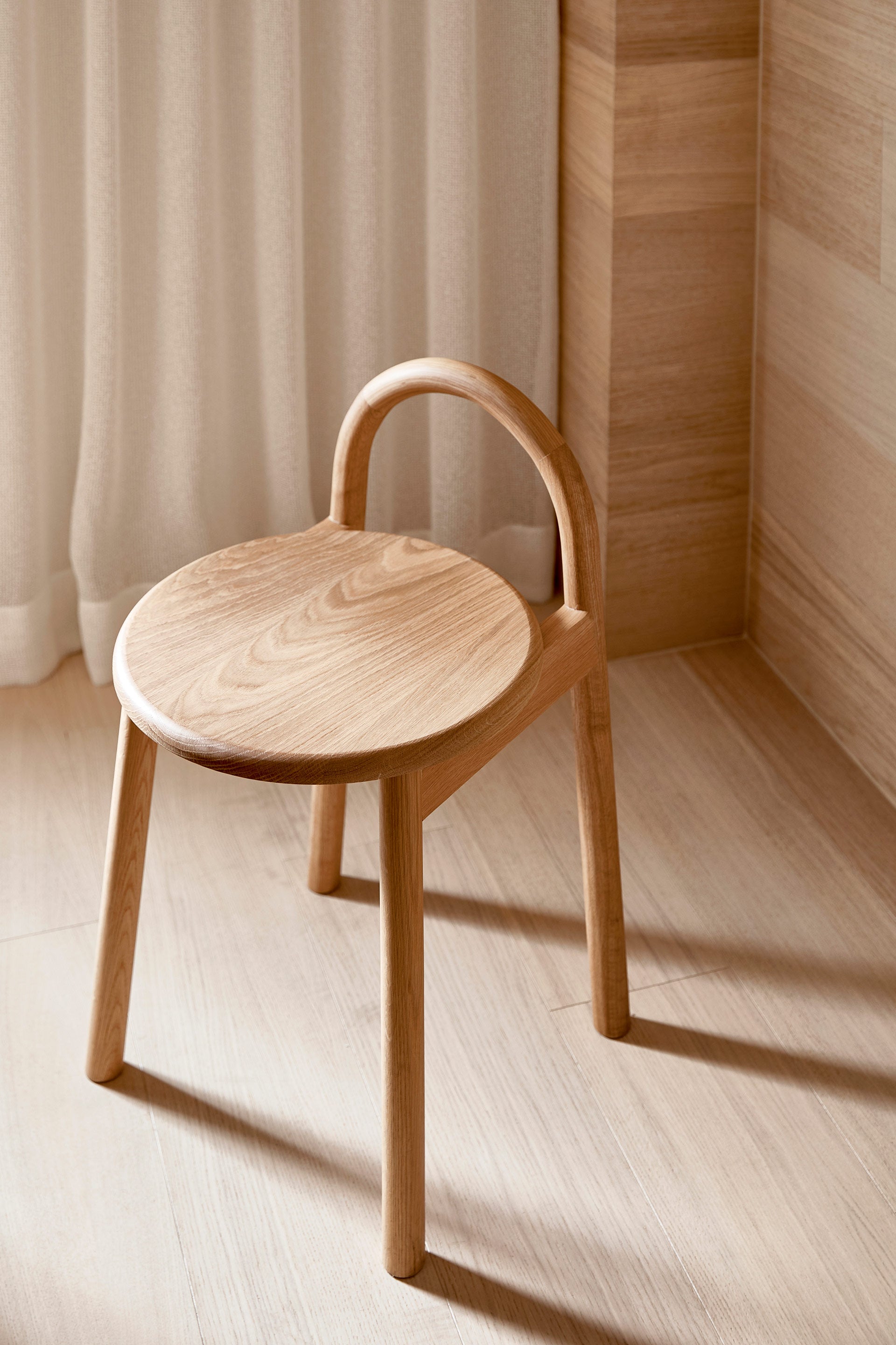 Sundae Armchair & Bobby Stool Oak | Jacqueline Brennan Salon by Peri Mooney | DesignByThem