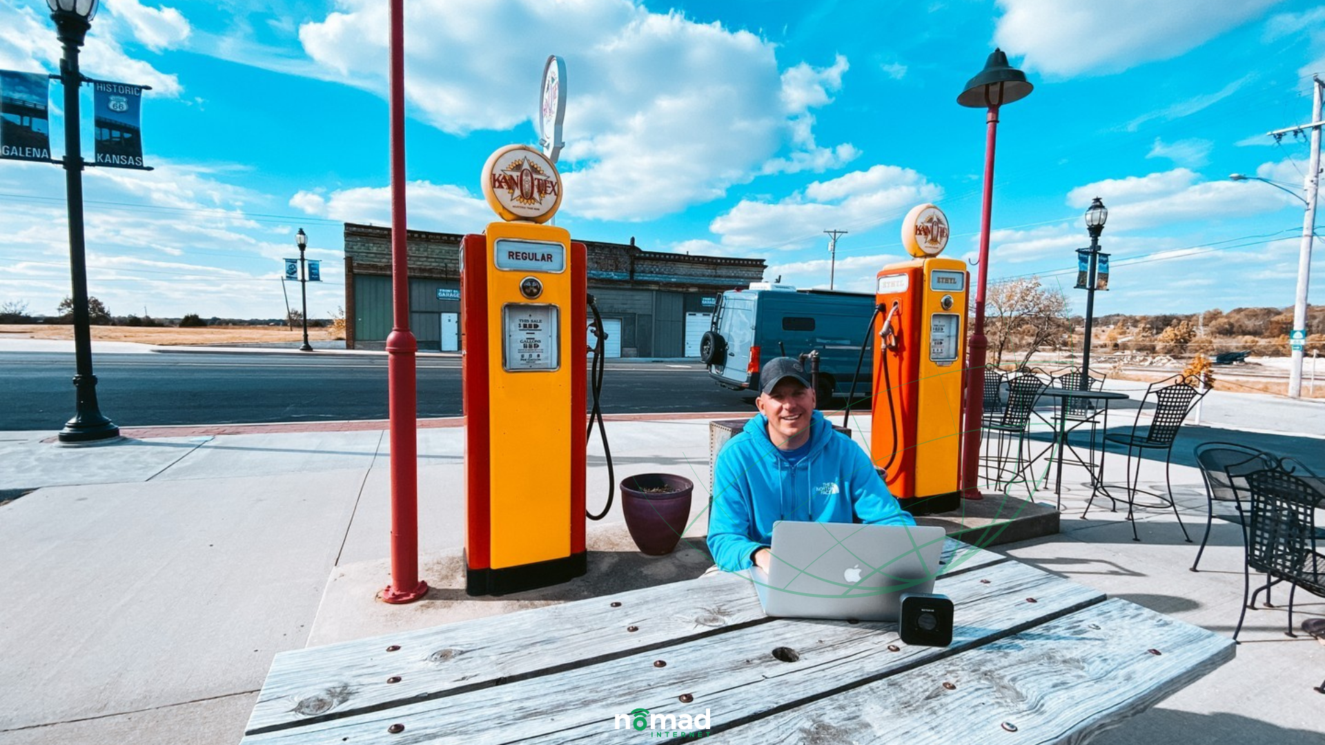man enjoying internet with nomad modem