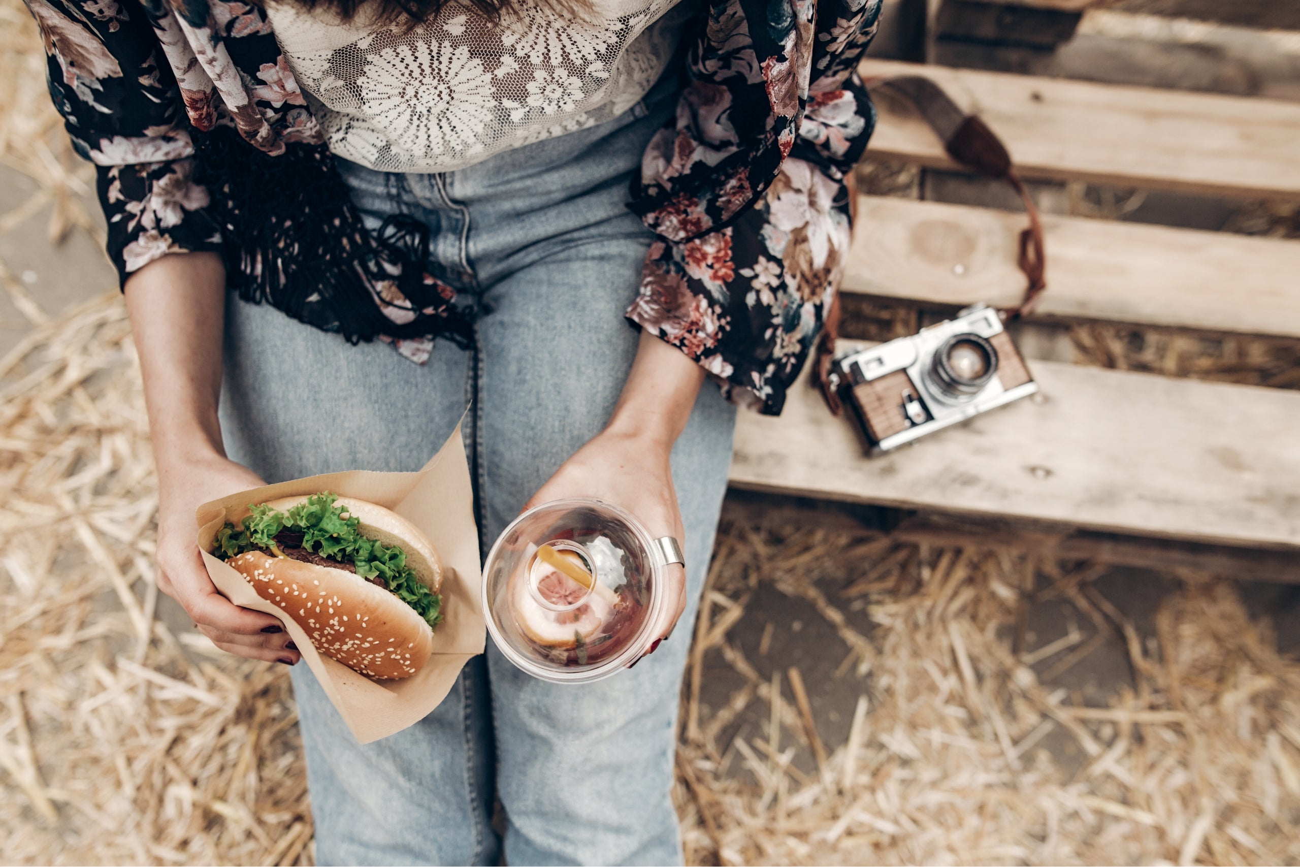 Juicy burger and lemonade