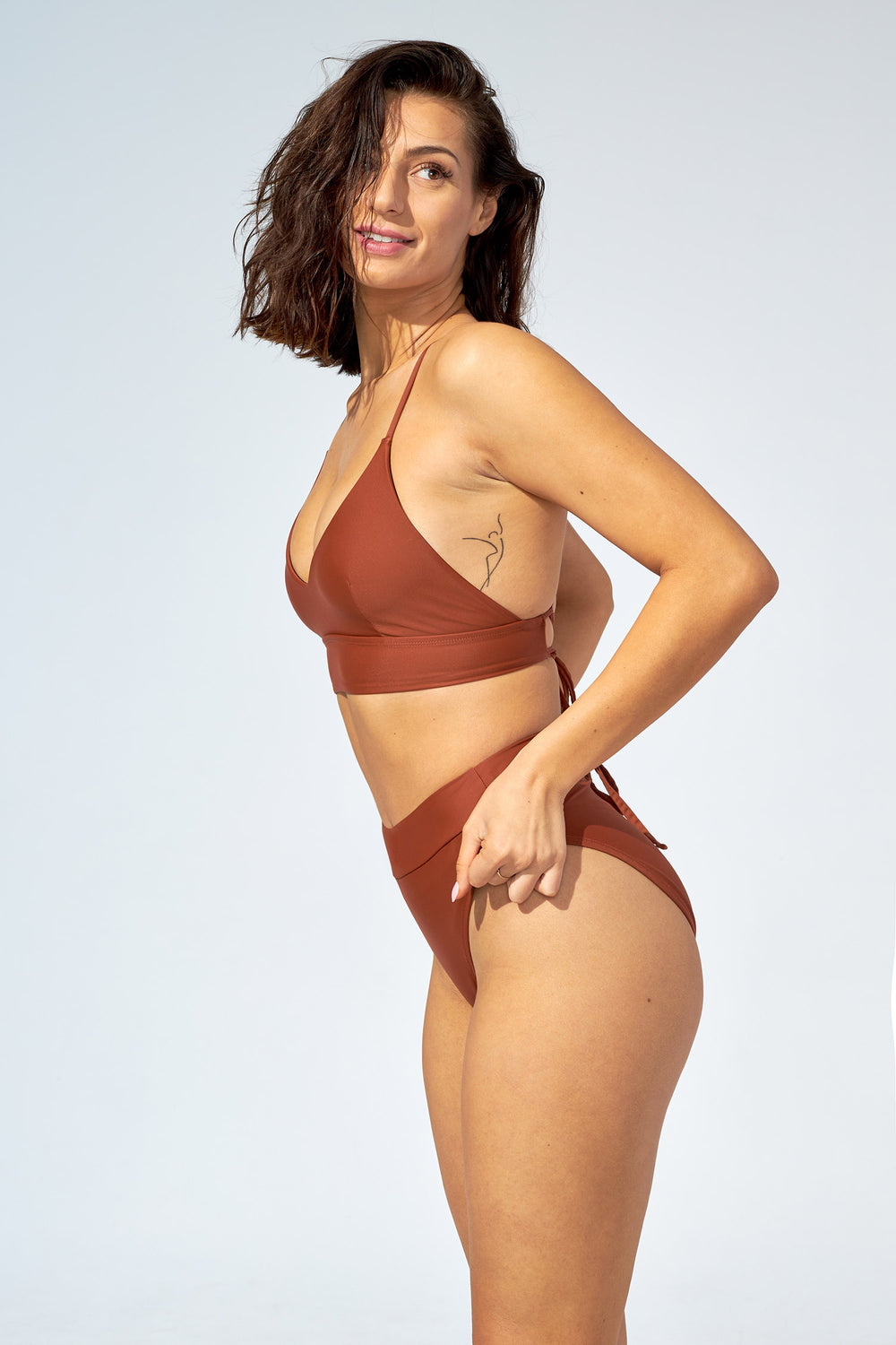 ANA – Mid-high waist bikini bottom in Electric pink